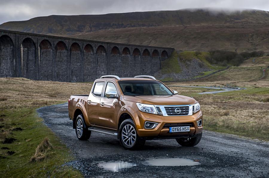  Nissan NP300 Navara Double Cab 2016 года  (UK) (фото 13 из 30)